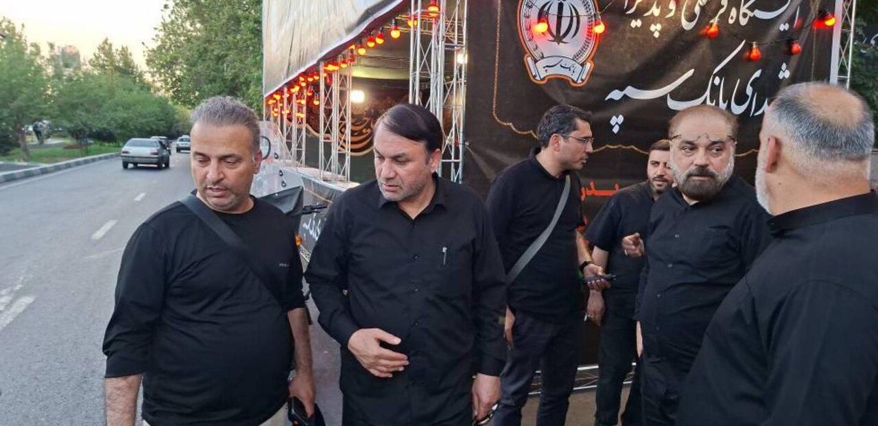 بازدید مدیرعامل بانک سپه از موکبهای خدماترسان بانک به زائران مراسم وداع و تشییع قائد شهید امت بازدید مدیرعامل بانک سپه از موکبهای خدماترسان بانک به زائران مراسم وداع و تشییع قائد شهید امت